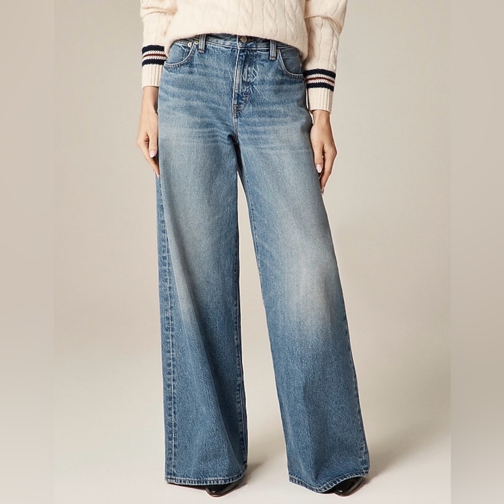 NWT J Crew Mid Rise Super Wide Leg Jean Size 24 Med Light Wash Denim $158 CN381